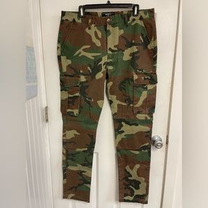 Forever 21 men’s camo pants size 34